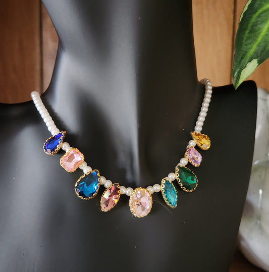 Vintage style gem necklace